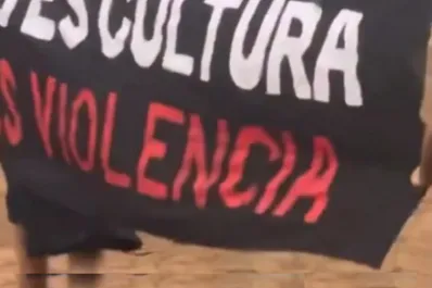 La Rural: activistas veganos irrumpieron en una muestra y fueron echados por jinetes