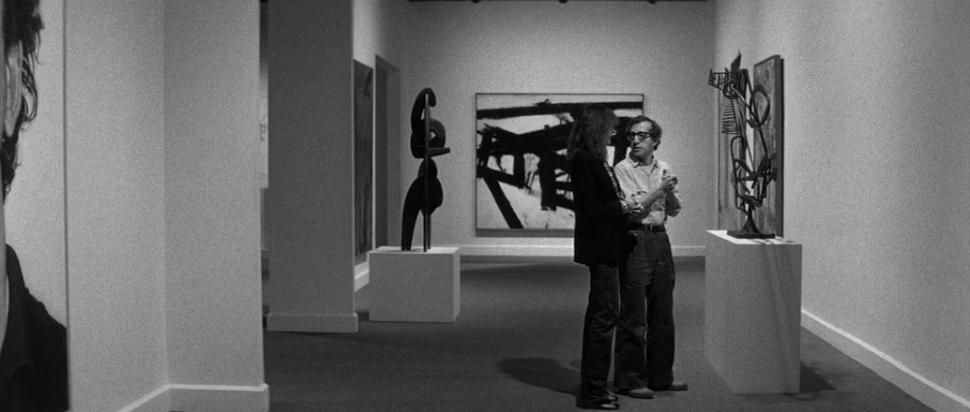 PASEO. Woody Allen y Diane Keaton reflexionan ante una escultura en  el MoMa, en la famosa realización “Manhattan”.