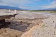 Daños por las lluvias: el río volvió a llevarse partes del puente Quilmes