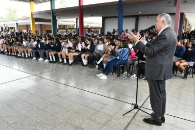 La vuelta a clases: Osvaldo Jaldo presidió el acto oficial ante 500 alumnos de la capital