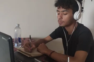 La combinación que buscan los universitarios: estudiar y ganar en dólares