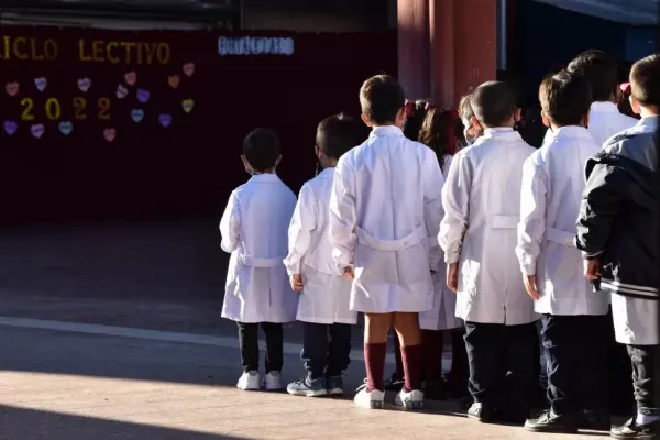 Cómo ayudar a nuestros hijos a controlar la ansiedad en el regreso a clases, según los psicólogos