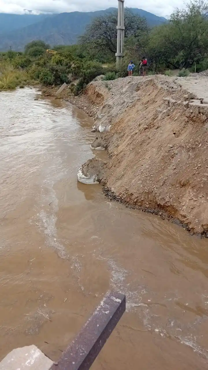 LIMITACIONES. Algunos pobladores deberán hacer un desvío de 35 km para ir a sus trabajos.