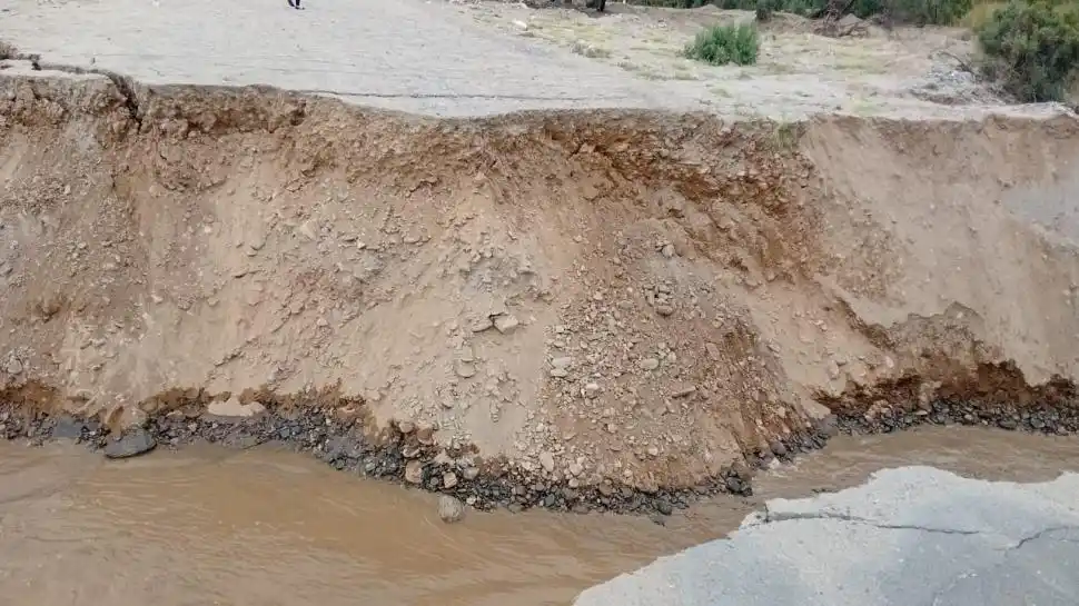 ARRASADO. El terraplén que se había puesto hace un año se diluyó en la correntada.