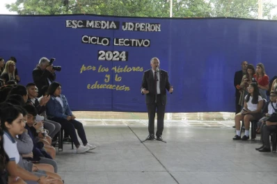 Comenzaron las clases y el Poder Ejecutivo pelea por la quinta hora