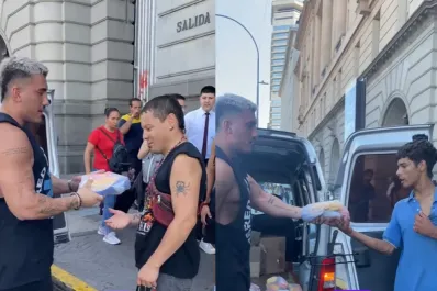 Holder solidario: el influencer salió a repartir comida en la calle