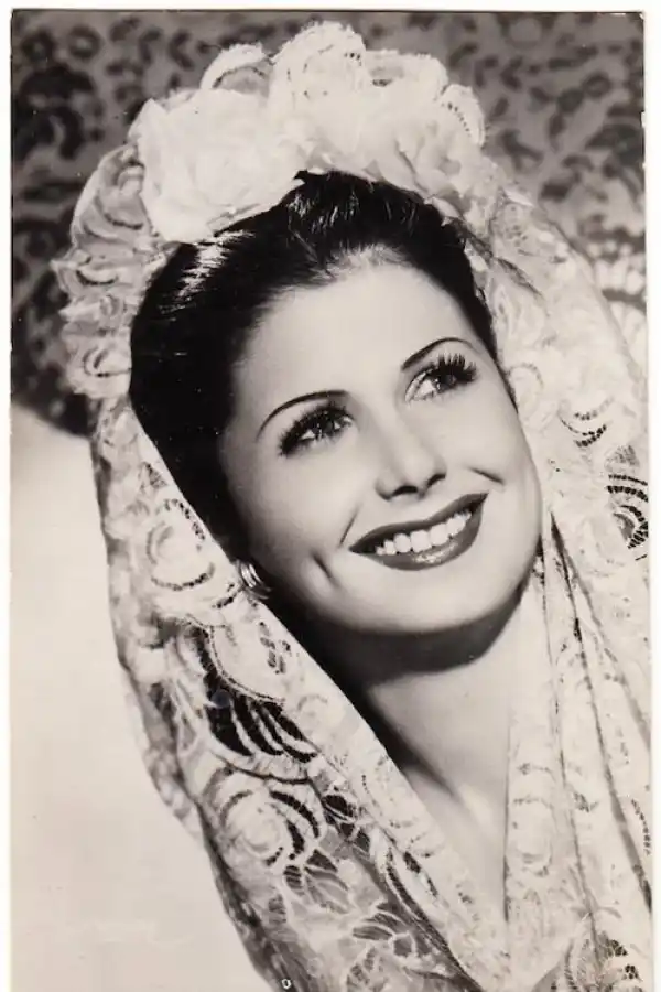 MADRE E HIJO. La cantante española se mudó a México donde creó una gran familia y uno de sus hijos es Emmanuel.