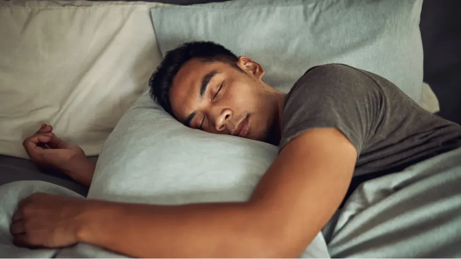 Cuál es el método más eficaz para conciliar el sueño sin tomar medicamentos, según los expertos