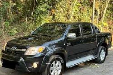 Denuncian el robo de dos camionetas Hilux