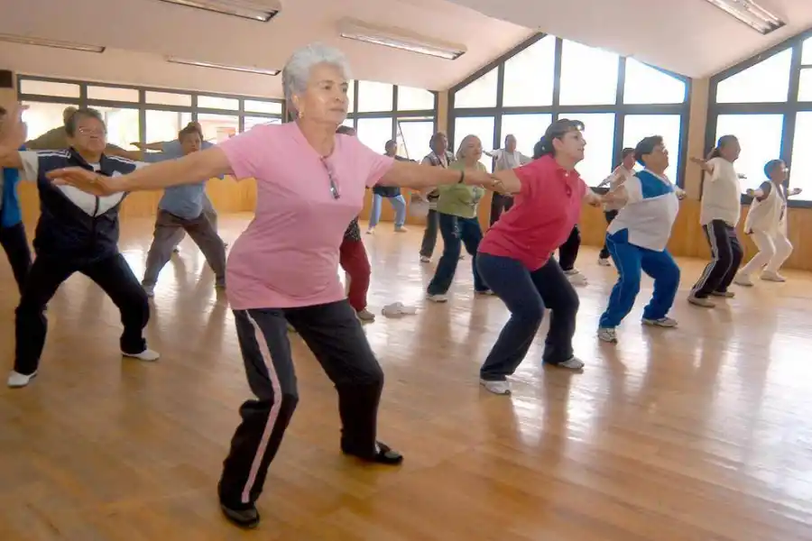 Bailar, una actividad que otorga numerosos beneficios al organismo.