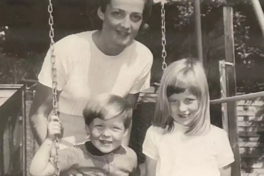 Revelan foto inédita de Lady Di: todos los detalles de la imagen que compartió su hermano