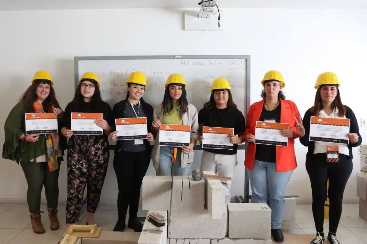 Talleres para promover el trabajo femenino en el sector de la construcción.