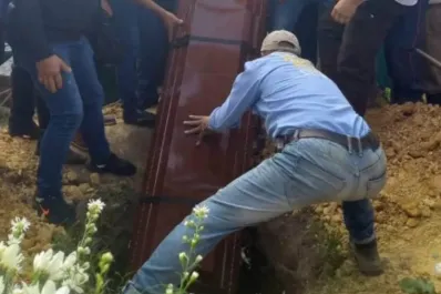 ¿Por qué entierra de pie a los difuntos?: conocé de qué se trata este extraño ritual