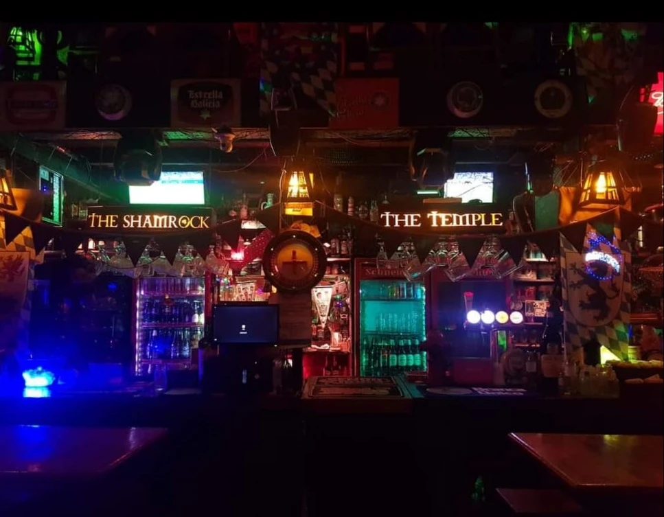 UN CLÁSICO TUCUMANO. La barra del Irish Pub se convirtió en un emblema. Cada noche funciona a pleno.