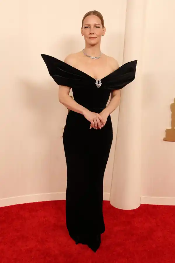 SANDRA HÜLLER. Apostó por un vistoso vestido de Schiaparelli.