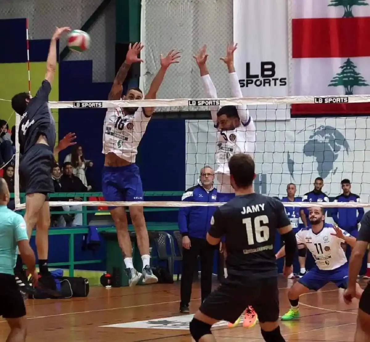 CONTENCIÓN. Assaf disfruta de su presente con Speed Ball, puntero de la 