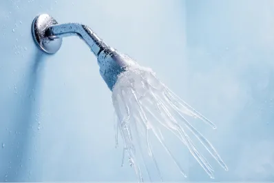 Cuánto tiempo recomiendan ducharse con agua fría y qué beneficios tiene para la salud