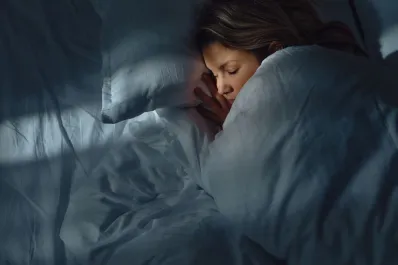 ¿Por qué algunas personas necesitan dormir con sonido de la lluvia?