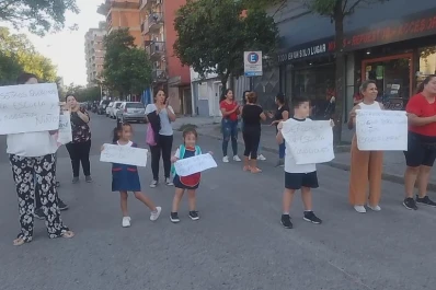 Escuela Nicolás Avellaneda: padres reclaman para que sus hijos puedan ir a clases