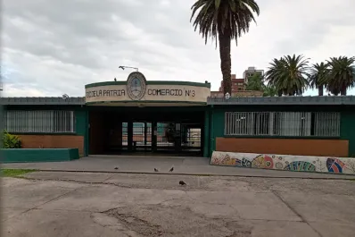 Corte de calle: estudiantes reclamaron mejoras en la Escuela Comercio N°3