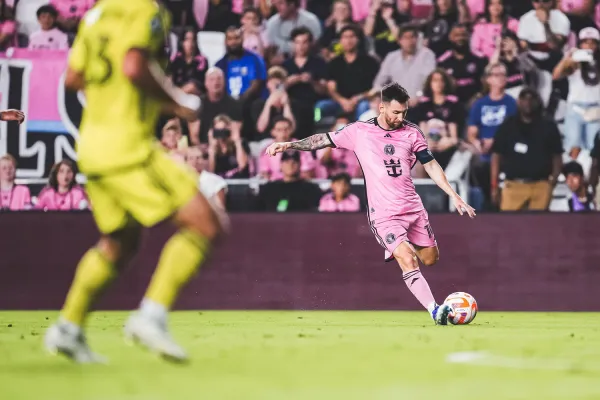Inter Miami ganó, pero la salida temprana de Messi encendió alarmas en Argentina