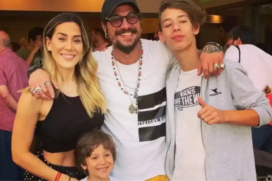 Jimena Barón y Daniel Osvaldo con sus hijos varones Morrison y Gianluca