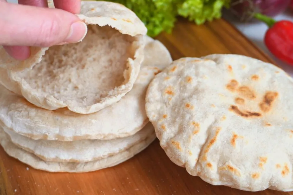 Cómo hacer el pan árabe más rico y sin harina: la receta fácil y económica