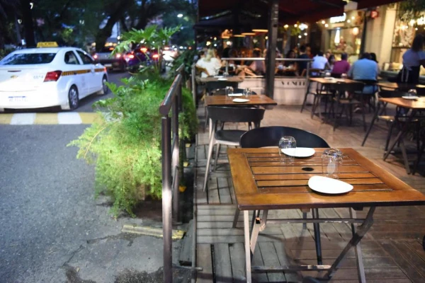Gastronómicos, entre la tendencia y el temor al horario corrido en Tucumán