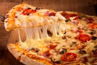 Pizza sin harinas y sin horno: la receta fácil y saludable que se hace en minutos