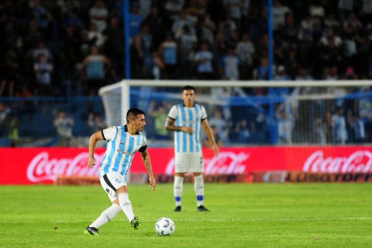 Acosta y Bajamich, los más destacados en el empate de Atlético Tucumán