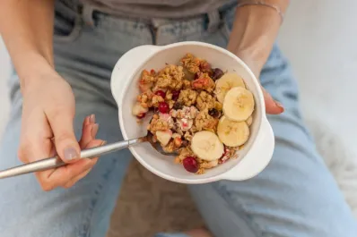 Cuatro snacks saludables, fáciles y bajos en calorías para llevar al trabajo
