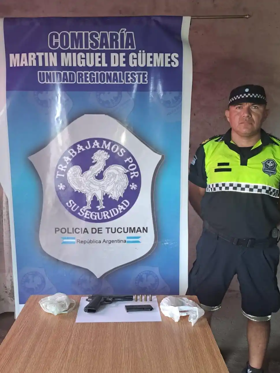 SECUESTRO. La Policía incautó un arma y más de 220 gramos de cocaína.