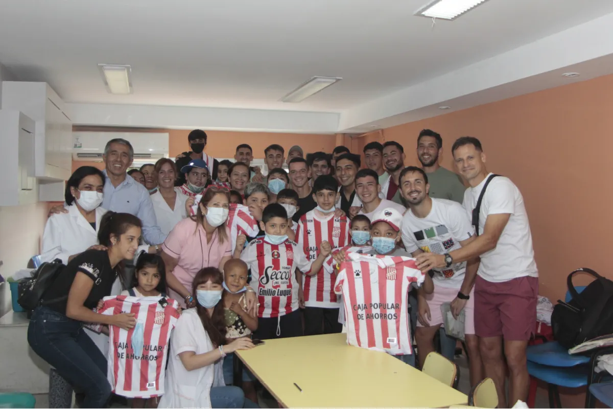 Los jugadores de San Martín de Tucumán visitaron el Hospital del Niño Jesús