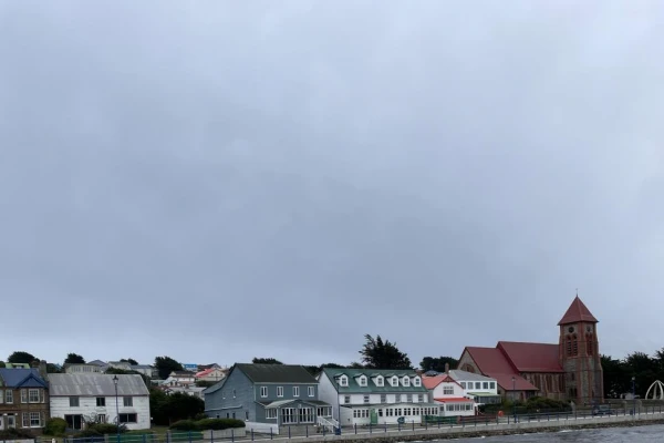 LA GACETA en Malvinas: la capital de las Islas es una ciudad colorida, que se resiste a crecer en altura