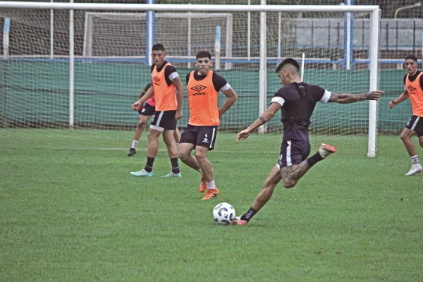 Atlético Tucumán llegó esta mañana a Santa Fe para esperar a Defensores de Belgrano