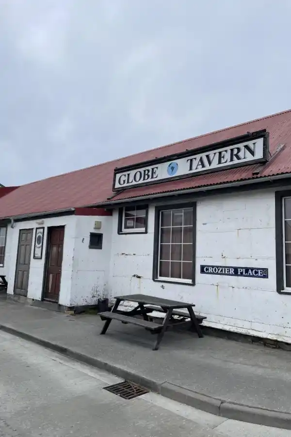 UN PUB. El Globe Tavern, uno de los al menos ocho llocales de este tipo.