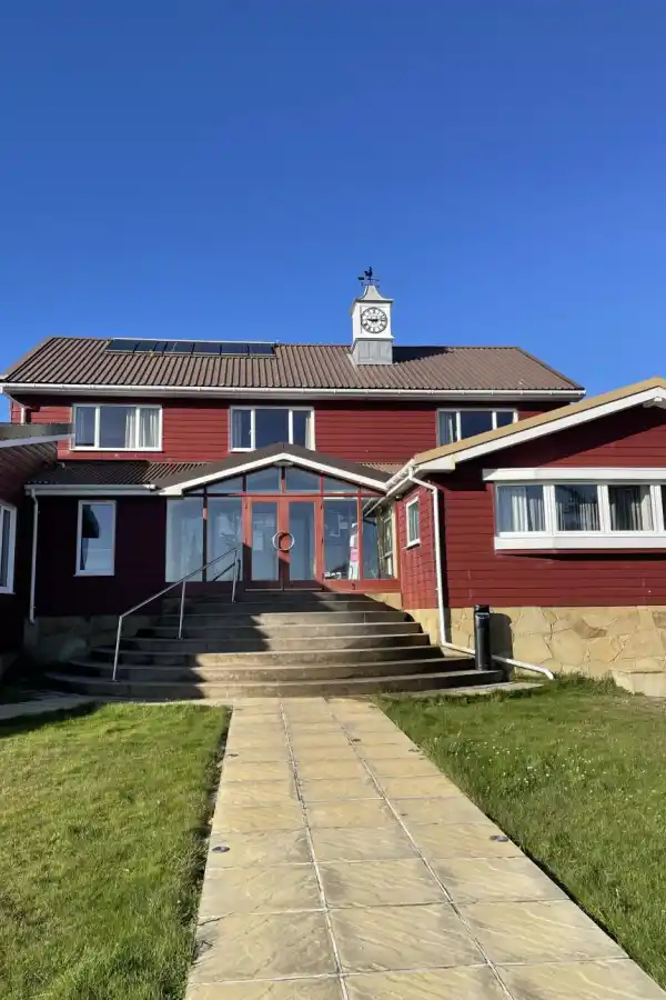 HOTEL MALVINA HOUSE. Debe su nombre a su propietaria.