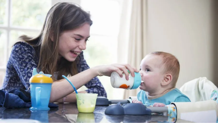 Empleadas domésticas: cuáles son las tareas de una niñera