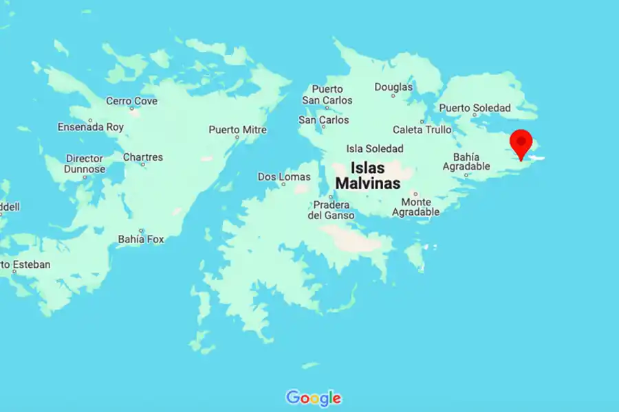LA CIUDAD EN EL MAPA. La chincheta marca la ubicación de Puerto Argentino/Stanley.