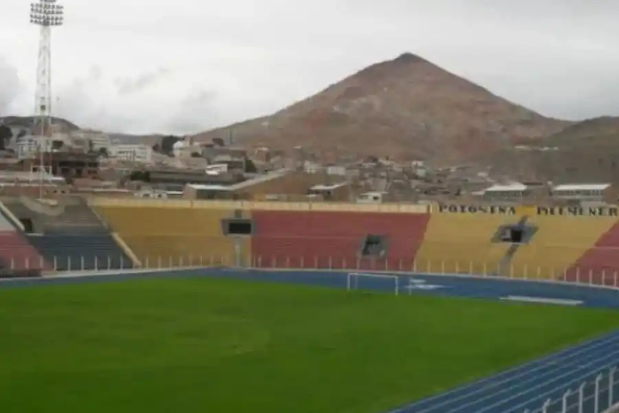 NACIONAL DE POTOSÍ. Estadio Víctor Agustín Ugarte: puede albergar hasta 32.000 espectadores y se ubica a 3885 metros sobre el nivel del mar. Es uno de los más altos del mundo.