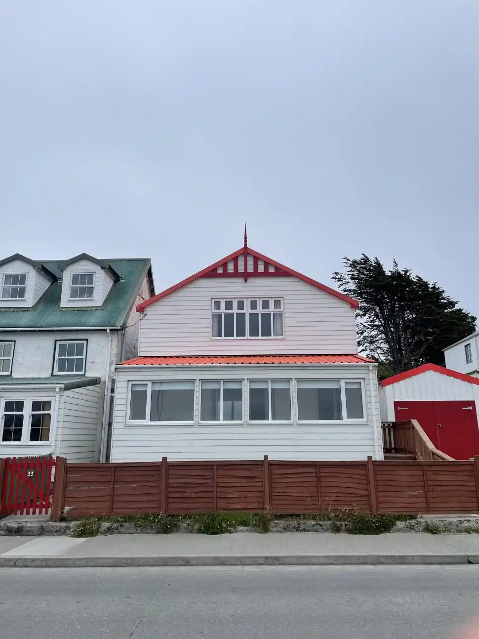 UNA VIVIENDA TÍPICA. Casa en Ross Road West, la calle principal de la ciudad.