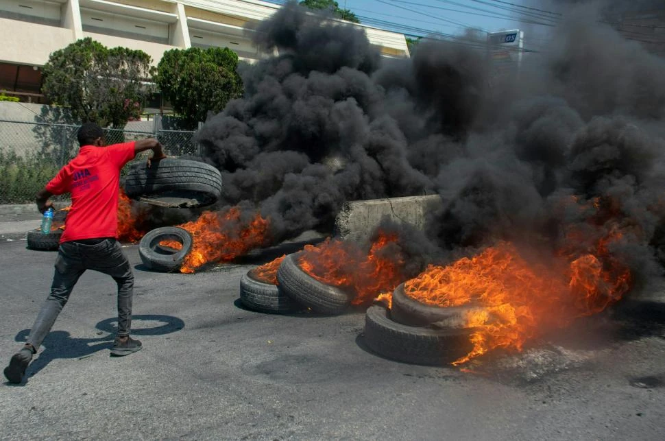 ACEFALÍA. Tras la renuncia del primer ministro Henry, no hay gobierno en Haití y el caos sigue.