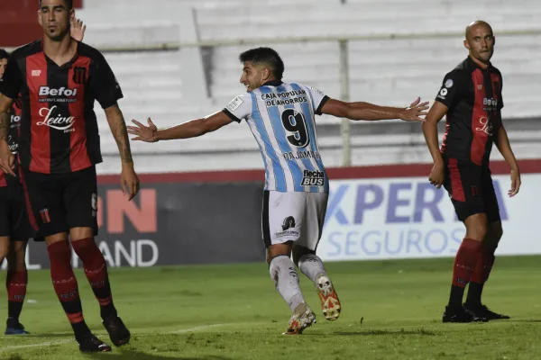 Bajo la lluvia, Atlético Tucumán goleó 4-0 a Defensores de Belgrano