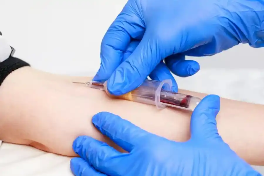 Dengue en Tucumán: ¿cómo se diagnostica con las guardias llenas?