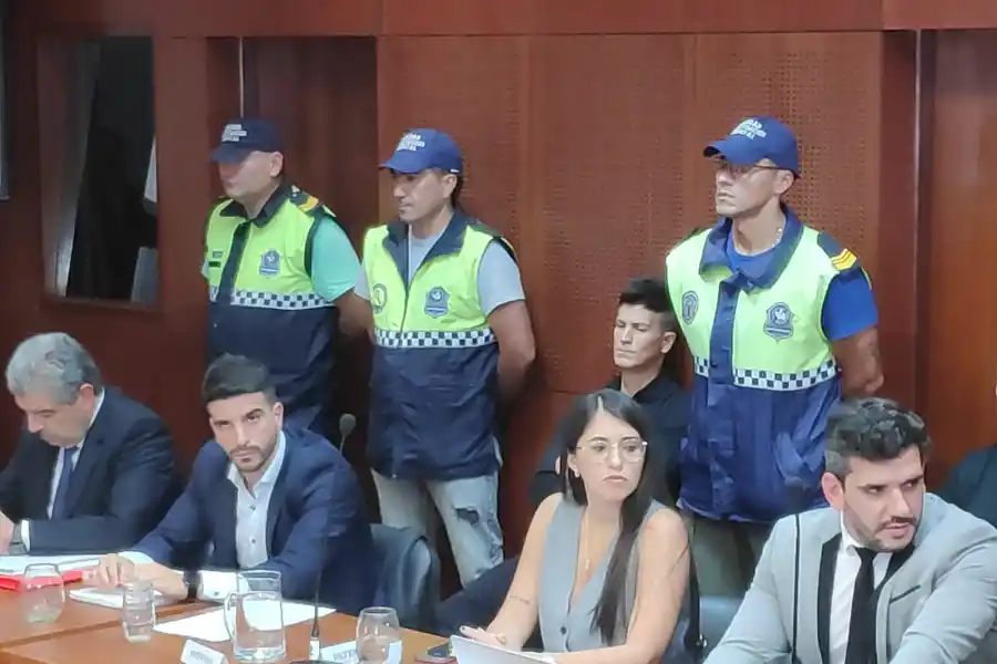 EN LA AUDIENCIA. Sosa, el arquero de Vélez, cierra los ojos. LA GACETA/FOTO DE SANTIAGO RÉ