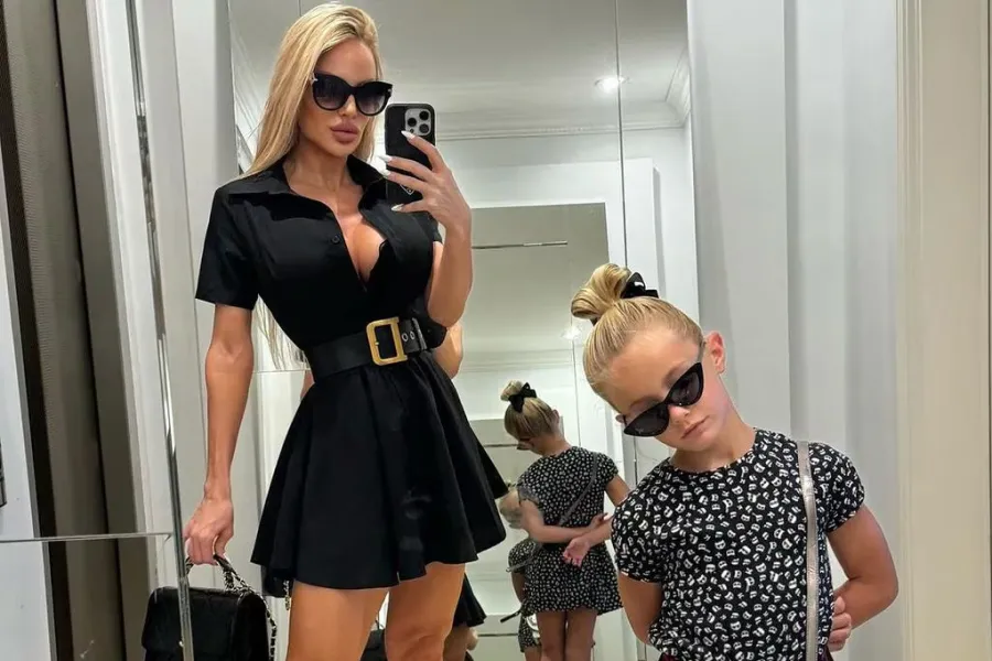 El look de Luciana Salazar y Matilda para tomar el té.