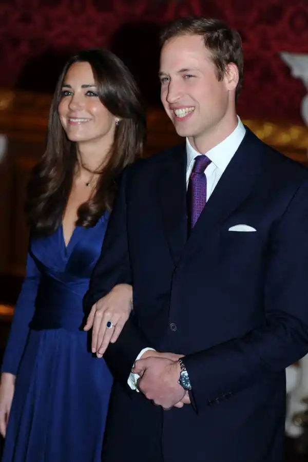 Kate Middleton luce el anillo de zafiro el día de su compromiso con el príncipe William