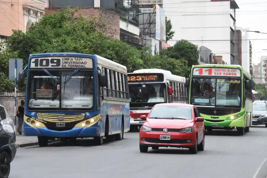 UN PASO. Los viajes más económicos ayudarán a los maestros con la crisis.  LA GACETA / FOTO DE ANALIA JARAMILLO