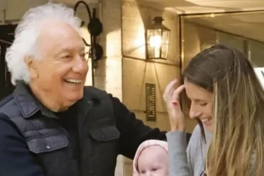 Guillermo Coppola junto a su hija, Bárbara, y su nieta Josefina