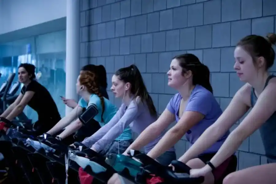 Practicar spinning regularmente puede ayudarte a perder peso y mantenerlo bajo control. (Foto: Istock Photo)